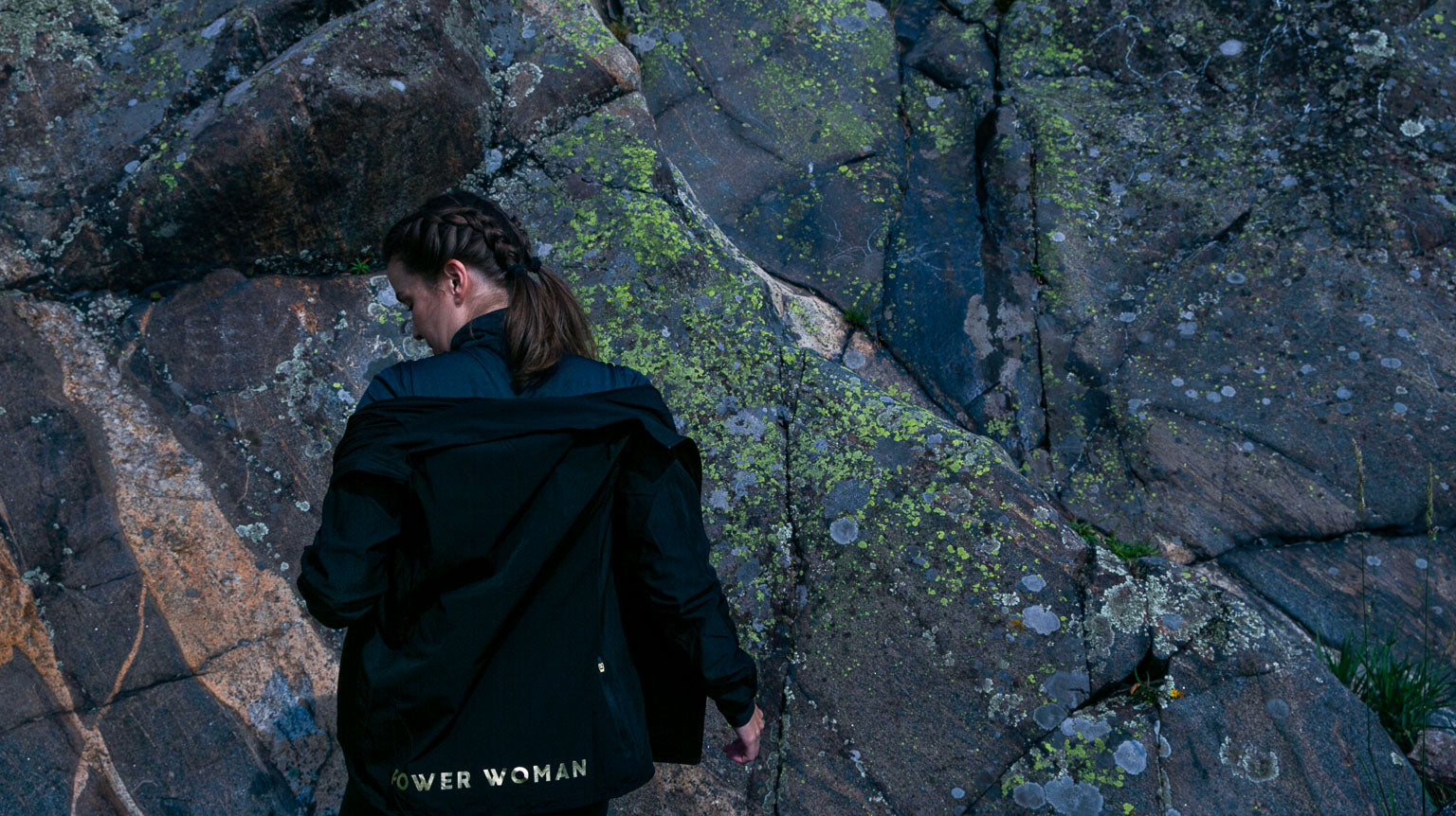 The importance of moisture-wicking fabrics in cooler weather - Stay dry, warm and comfortable